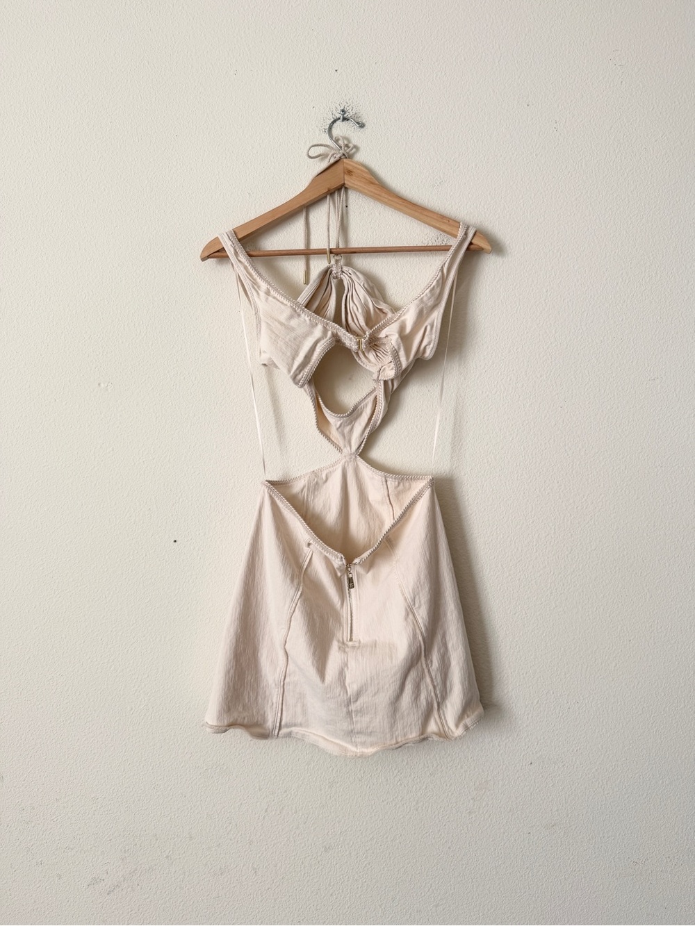 Bydee LARGE Adriana cutout mini dress in cream - Picture 4 of 6